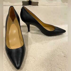 Michael Kors black pumps